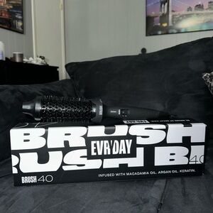 Brush 40 Black Hair Tool